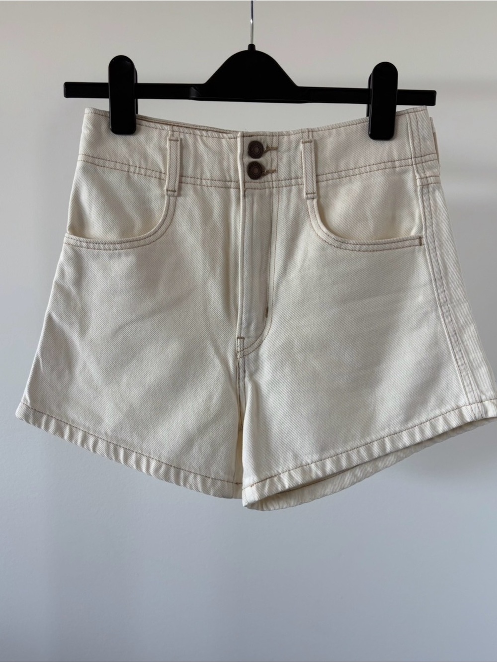 | Levi Strauss & Co. | High Waisted Mom Shorts size 24